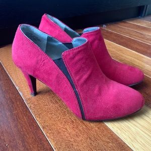 Red Nine West booties